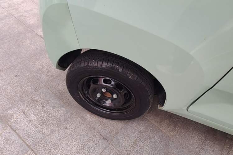 Used Wuling Hongguang MINIEV 2021 Macaron Sandwich Model 120 km Lithium Iron Phosphate Right Rear Wheel Hub