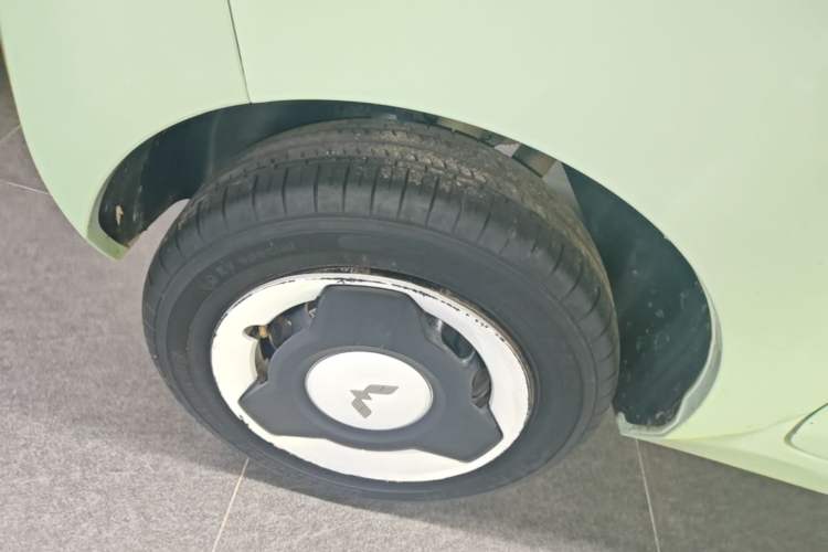 Used Wuling Hongguang MINIEV 2021 Macaron Premium Model – Lithium Iron Phosphate Right Rear Wheel Hub