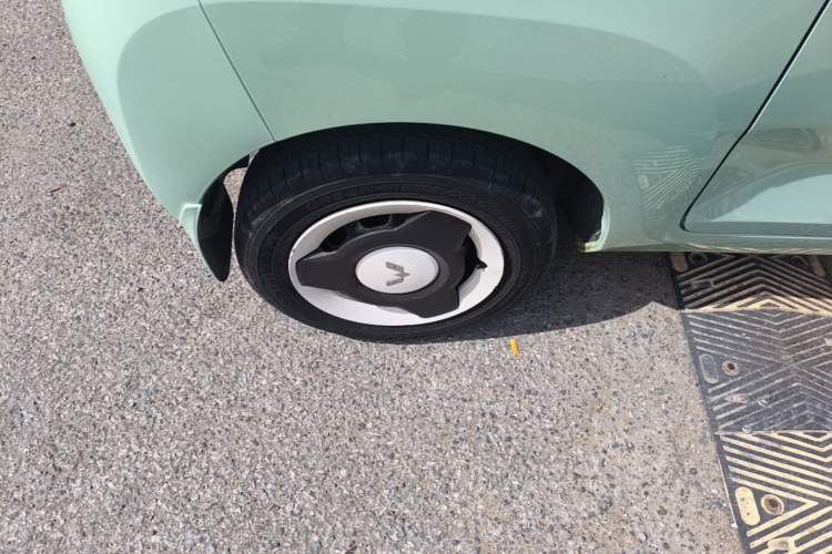 Used Wuling Hongguang MINIEV 2021 Macaron Premium Model – Lithium-NMC Right Rear Wheel Hub