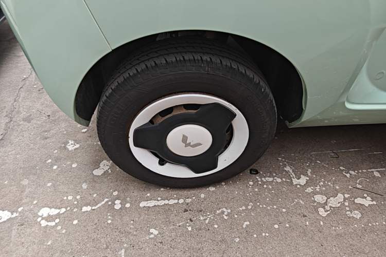 Used Wuling Hongguang MINIEV 2021 Macaron Premium Model – Lithium Iron Phosphate Right Rear Wheel Hub