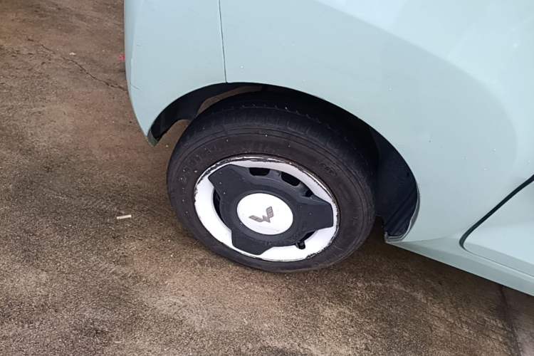 Used Wuling Hongguang MINIEV 2021 Macaron Sandwich Model 170 km Lithium Iron Phosphate Right Rear Wheel Hub
