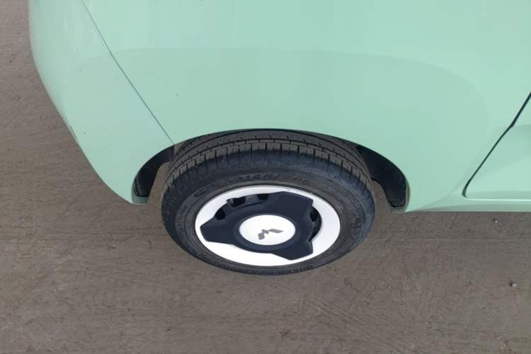 Used Wuling Hongguang MINIEV 2021 Macaron Fashion Edition Lithium-Ion Battery Right Rear Wheel Hub