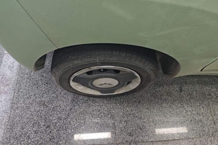 Used Wuling Hongguang MINIEV 2021 Macaron Fashion Edition Lithium-Ion Battery Right Rear Wheel Hub