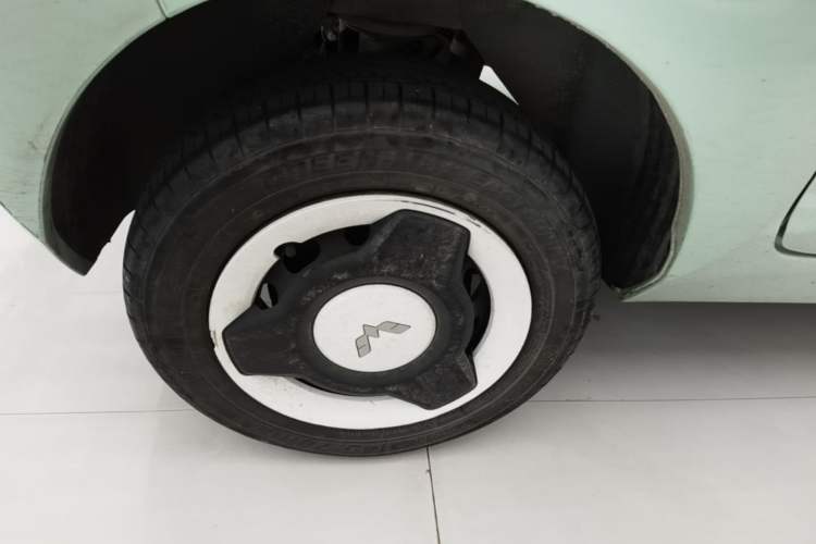 Used Wuling Hongguang MINIEV 2021 Macaron Fashion Model Lithium Iron Phosphate Right Rear Wheel Hub