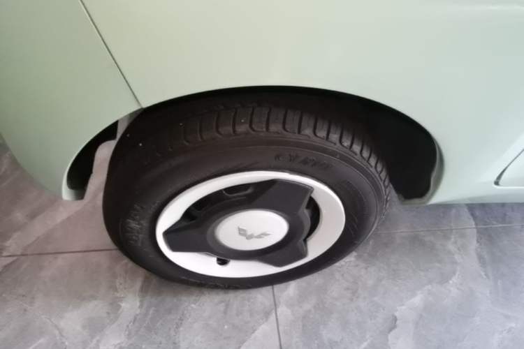 Used Wuling Hongguang MINIEV 2021 Macaron Fashion Edition Lithium-Ion Battery Right Rear Wheel Hub