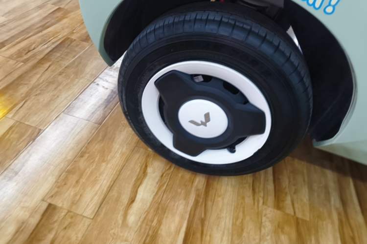 Used Wuling Hongguang MINIEV 2021 Macaron Premium Model – Lithium Iron Phosphate Right Rear Wheel Hub
