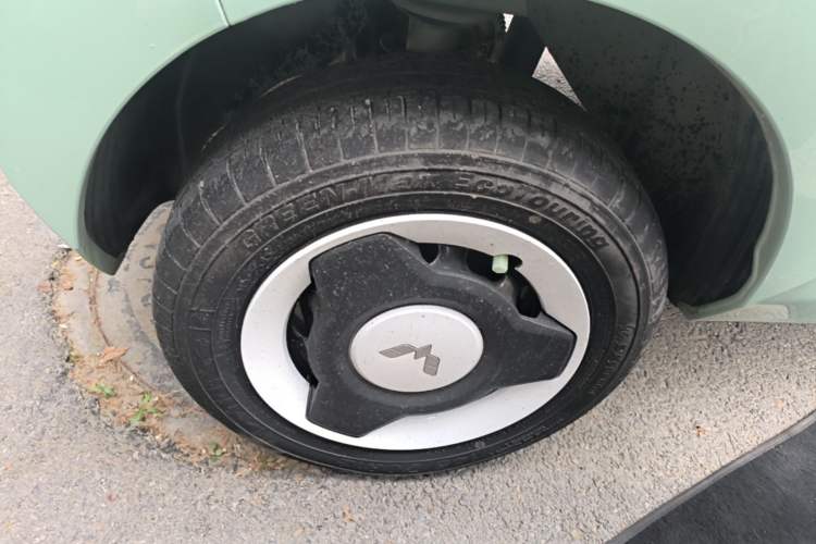 Used Wuling Hongguang MINIEV 2021 Macaron Fashion Model Lithium Iron Phosphate Right Rear Wheel Hub