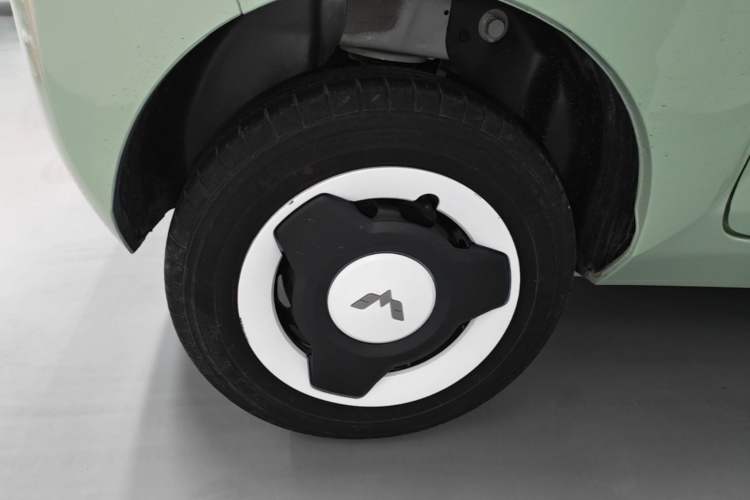 Used Wuling Hongguang MINIEV 2021 Macaron Premium Model – Lithium Iron Phosphate Right Rear Wheel Hub