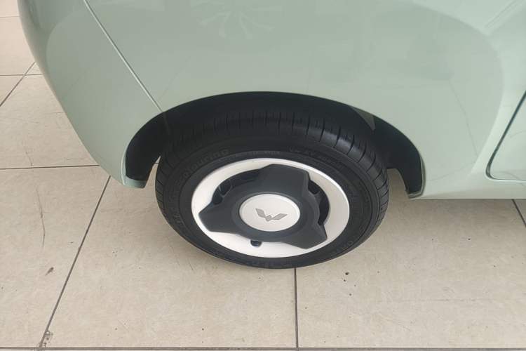 Used Wuling Hongguang MINIEV 2021 Macaron Premium Model – Lithium-NMC Right Rear Wheel Hub
