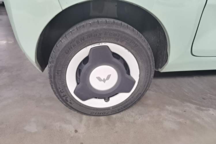 Used Wuling Hongguang MINIEV 2021 Macaron Premium Model – Lithium Iron Phosphate Right Rear Wheel Hub