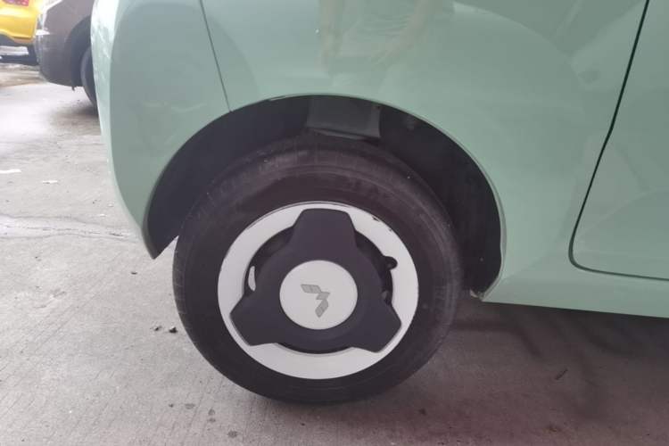 Used Wuling Hongguang MINIEV 2021 Macaron Premium Model – Lithium Iron Phosphate Right Rear Wheel Hub