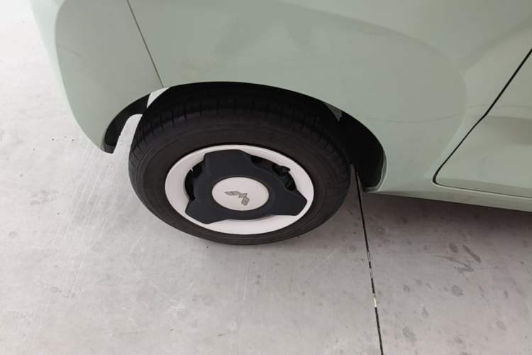 Used Wuling Hongguang MINIEV 2021 Macaron Fashion Model Lithium Iron Phosphate Right Rear Wheel Hub