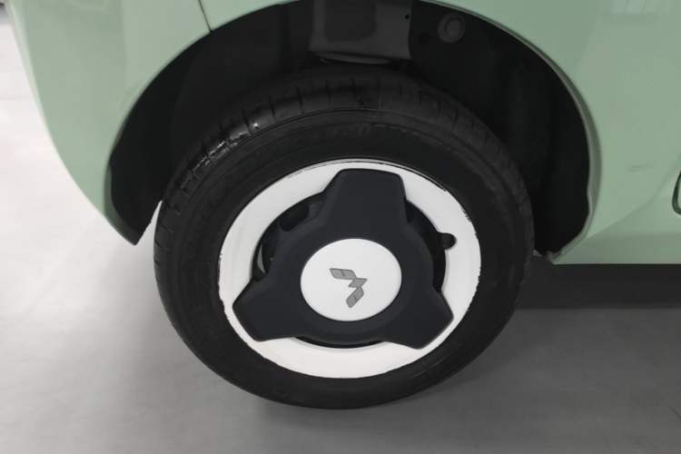 Used Wuling Hongguang MINIEV 2021 Macaron Premium Model – Lithium Iron Phosphate Right Rear Wheel Hub