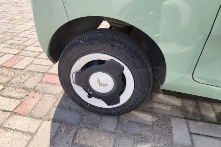 Used Wuling Hongguang MINIEV 2021 Macaron Sandwich Model 120 km Lithium Iron Phosphate Right Rear Wheel Hub