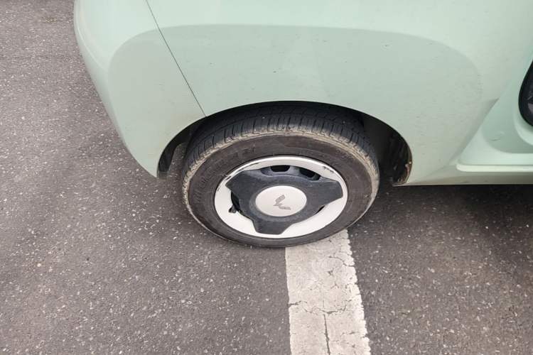 Used Wuling Hongguang MINIEV 2021 Macaron Premium Model – Lithium-NMC Right Rear Wheel Hub