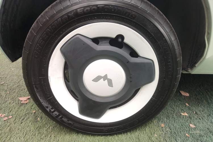 Used Wuling Hongguang MINIEV 2021 Macaron Fashion Model Lithium Iron Phosphate Right Rear Wheel Hub