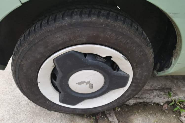 Used Wuling Hongguang MINIEV 2021 Macaron Premium Model – Lithium-NMC Right Rear Wheel Hub