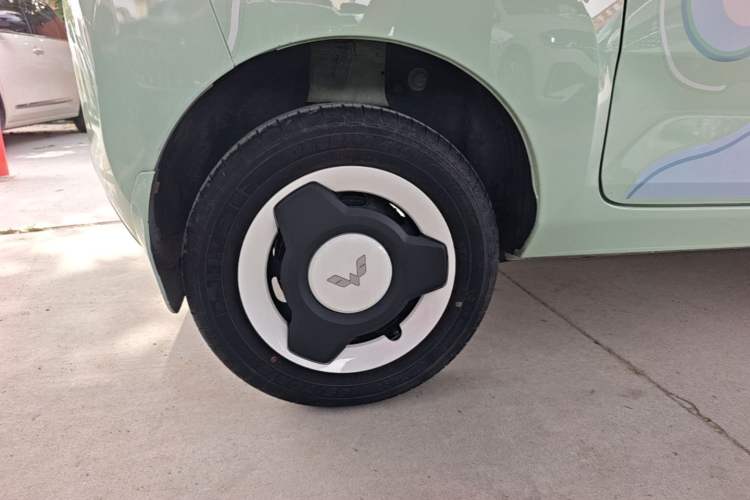 Used Wuling Hongguang MINIEV 2021 Macaron Premium Model – Lithium Iron Phosphate Right Rear Wheel Hub
