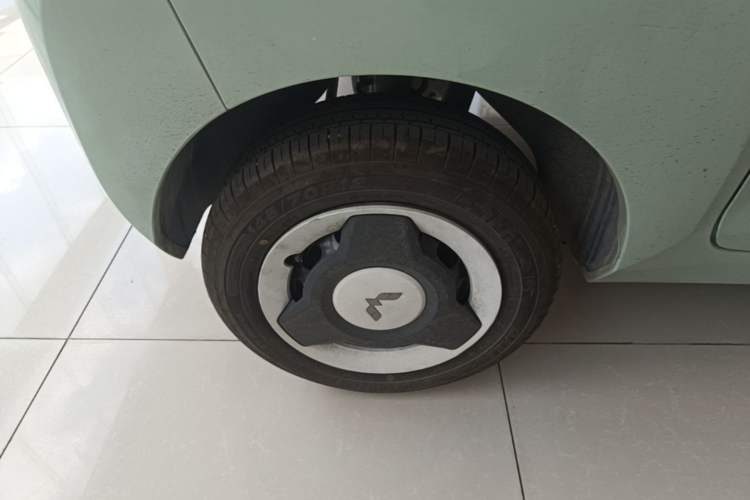 Used Wuling Hongguang MINIEV 2021 Macaron Sandwich Model 170 km Lithium Iron Phosphate Right Rear Wheel Hub