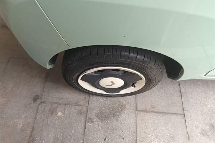 Used Wuling Hongguang MINIEV 2021 Macaron Premium Model – Lithium-NMC Right Rear Wheel Hub