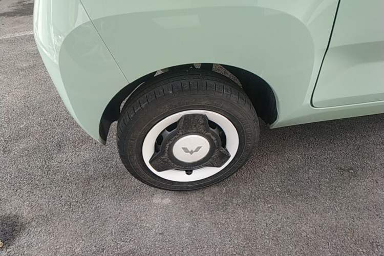 Used Wuling Hongguang MINIEV 2021 Macaron Premium Model – Lithium Iron Phosphate Right Rear Wheel Hub