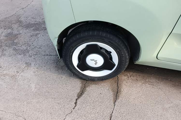 Used Wuling Hongguang MINIEV 2021 Macaron Premium Model – Lithium-NMC Right Rear Wheel Hub