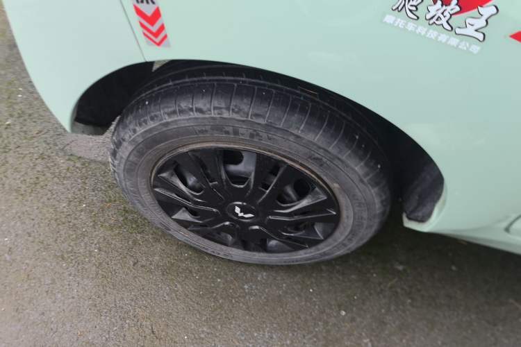Used Wuling Hongguang MINIEV 2021 Macaron Fashion Model Lithium Iron Phosphate Right Rear Wheel Hub
