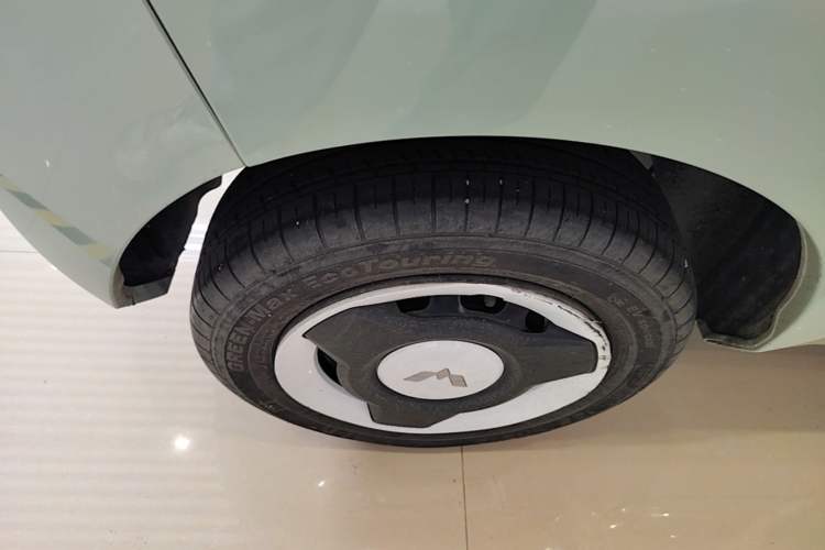 Used Wuling Hongguang MINIEV 2021 Macaron Premium Model – Lithium Iron Phosphate Right Rear Wheel Hub