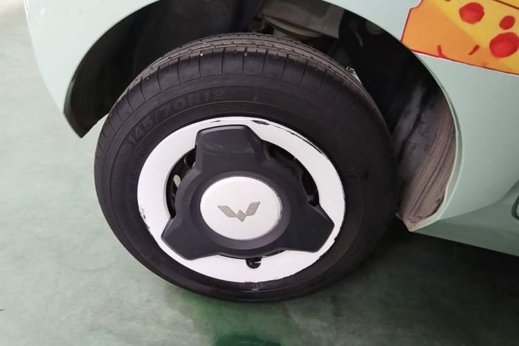 Used Wuling Hongguang MINIEV 2021 Macaron Fashion Model Lithium Iron Phosphate Right Rear Wheel Hub