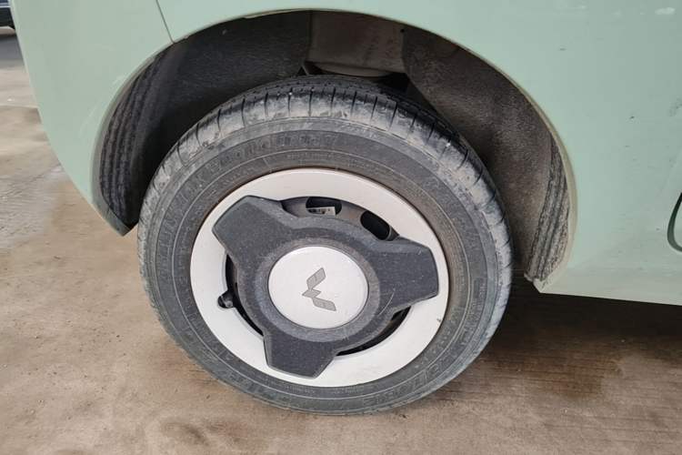 Used Wuling Hongguang MINIEV 2021 Macaron Premium Model – Lithium Iron Phosphate Right Rear Wheel Hub