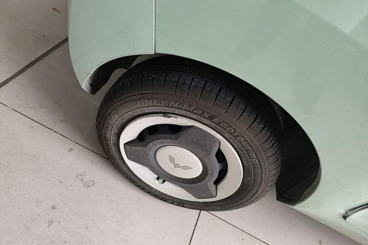 Used Wuling Hongguang MINIEV 2021 Macaron Premium Model – Lithium Iron Phosphate Right Rear Wheel Hub