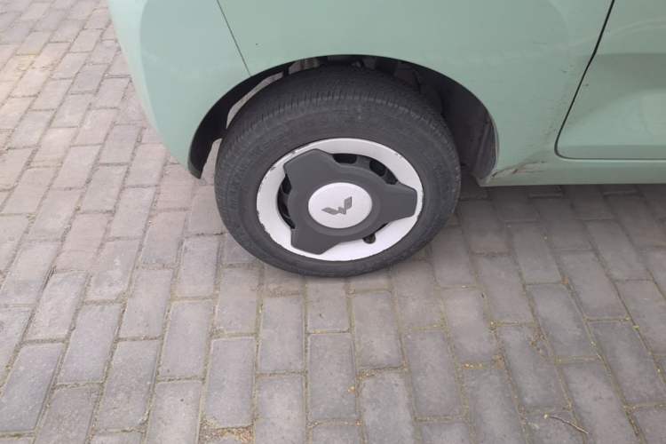 Used Wuling Hongguang MINIEV 2021 Macaron Fashion Model Lithium Iron Phosphate Right Rear Wheel Hub