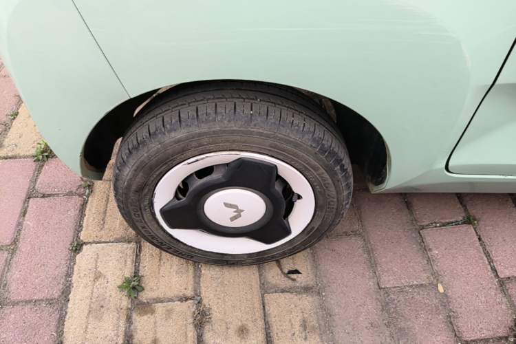 Used Wuling Hongguang MINIEV 2021 Macaron Fashion Model Lithium Iron Phosphate Right Rear Wheel Hub