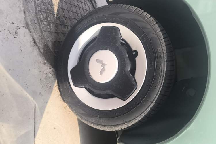 Used Wuling Hongguang MINIEV 2021 Macaron Sandwich Model 120 km Lithium Iron Phosphate Right Rear Wheel Hub