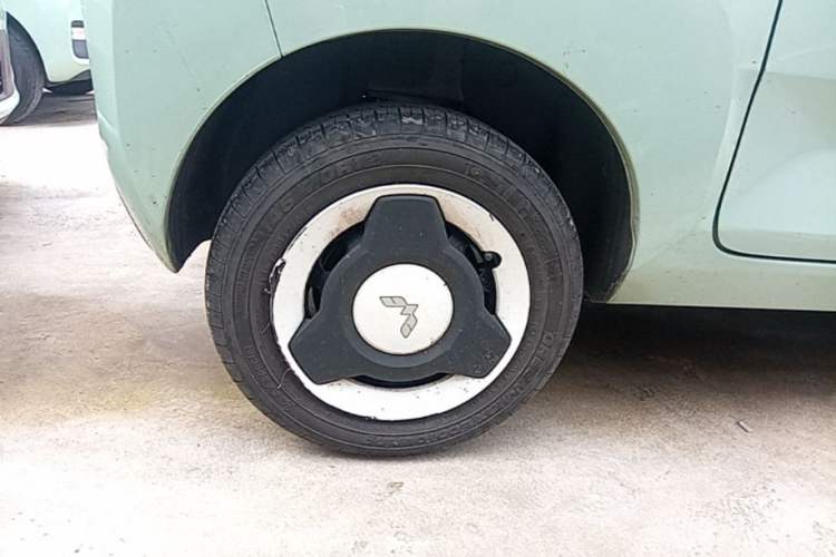Used Wuling Hongguang MINIEV 2021 Macaron Fashion Model Lithium Iron Phosphate Right Rear Wheel Hub