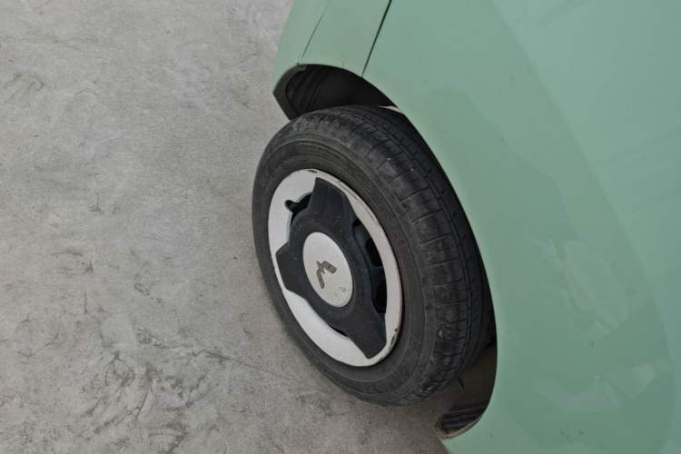 Used Wuling Hongguang MINIEV 2021 Macaron Premium Model – Lithium Iron Phosphate Right Rear Wheel Hub