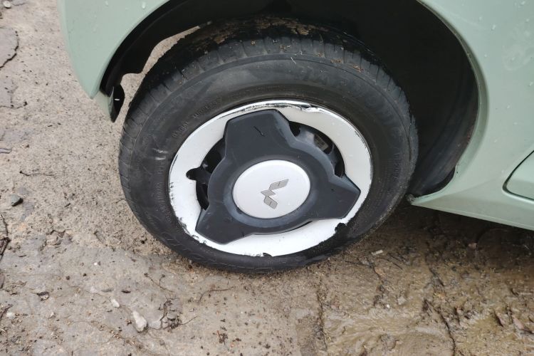 Used Wuling Hongguang MINIEV 2021 Macaron Premium Model – Lithium Iron Phosphate Right Rear Wheel Hub