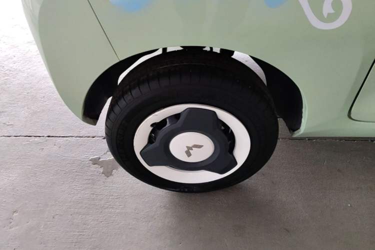 Used Wuling Hongguang MINIEV 2021 Macaron Fashion Model Lithium Iron Phosphate Right Rear Wheel Hub