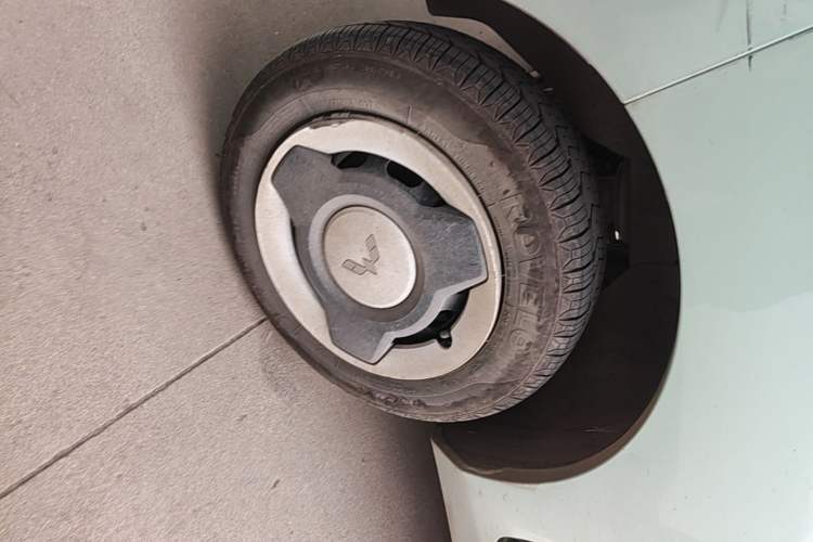Used Wuling Hongguang MINIEV 2021 Macaron Fashion Model Lithium Iron Phosphate Right Rear Wheel Hub