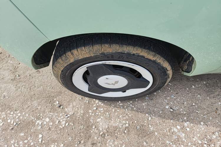 Used Wuling Hongguang MINIEV 2021 Macaron Fashion Model Lithium Iron Phosphate Right Rear Wheel Hub