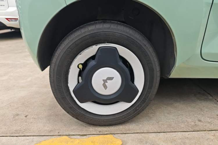 Used Wuling Hongguang MINIEV 2021 Macaron Fashion Model Lithium Iron Phosphate Right Rear Wheel Hub