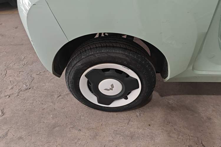 Used Wuling Hongguang MINIEV 2021 Macaron Premium Model – Lithium Iron Phosphate Right Rear Wheel Hub