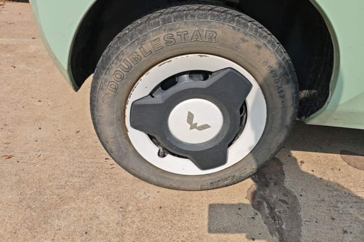 Used Wuling Hongguang MINIEV 2021 Macaron Premium Model – Lithium Iron Phosphate Right Rear Wheel Hub