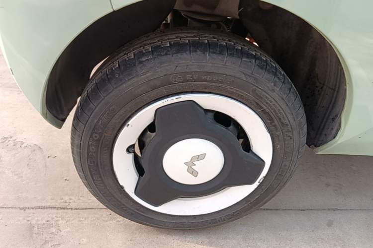 Used Wuling Hongguang MINIEV 2021 Macaron Fashion Model Lithium Iron Phosphate Right Rear Wheel Hub
