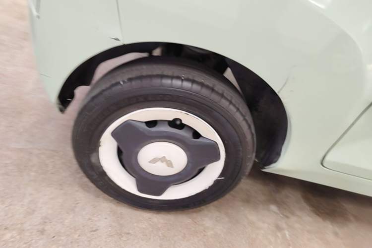 Used Wuling Hongguang MINIEV 2021 Macaron Fashion Model Lithium Iron Phosphate Right Rear Wheel Hub