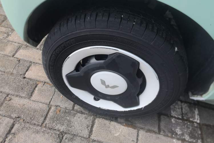 Used Wuling Hongguang MINIEV 2021 Macaron Premium Model – Lithium-NMC Right Rear Wheel Hub