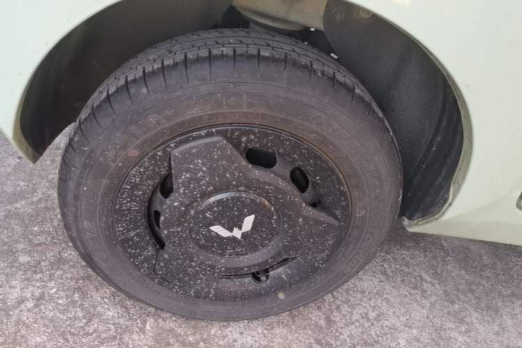 Used Wuling Hongguang MINIEV 2021 Macaron Fashion Edition Lithium-Ion Battery Right Rear Wheel Hub