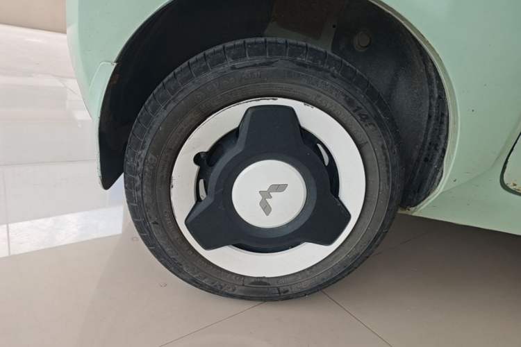 Used Wuling Hongguang MINIEV 2021 Macaron Fashion Edition Lithium-Ion Battery Right Rear Wheel Hub