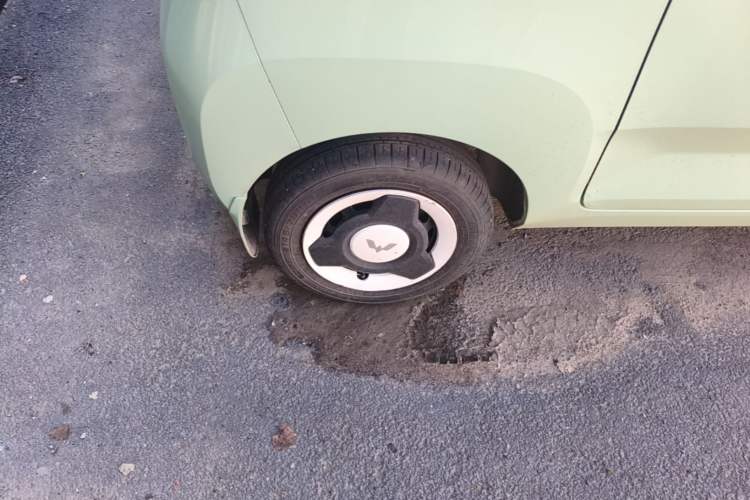 Used Wuling Hongguang MINIEV 2021 Macaron Premium Model – Lithium-NMC Right Rear Wheel Hub