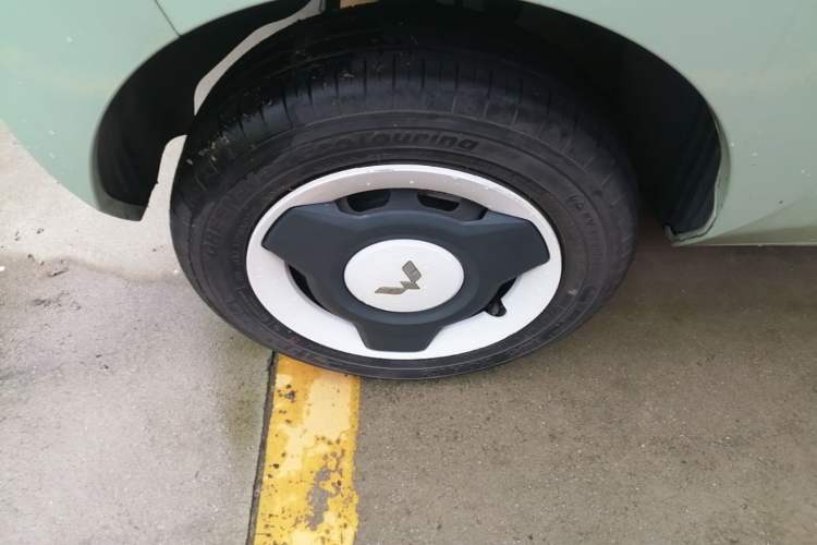 Used Wuling Hongguang MINIEV 2021 Macaron Fashion Model Lithium Iron Phosphate Right Rear Wheel Hub